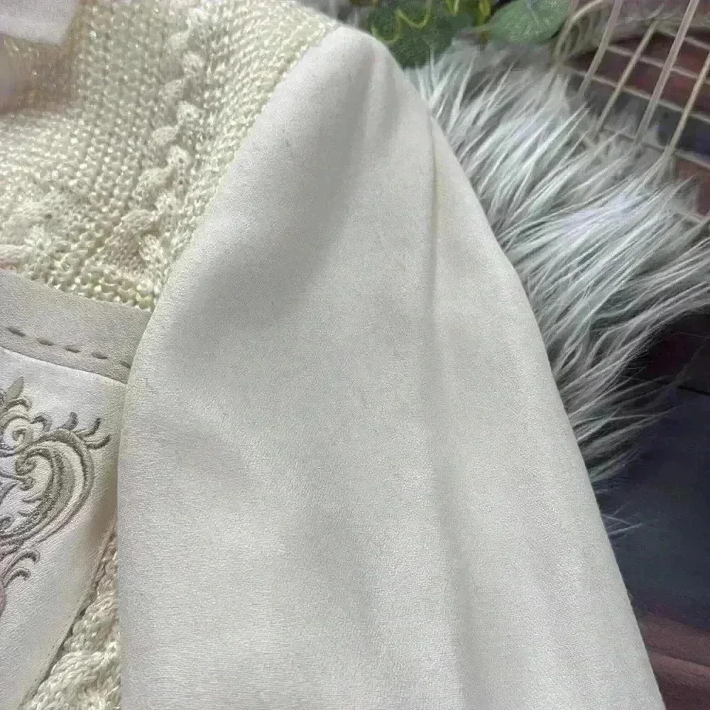 Vintage Ivory Sweater Shirt with Gold Emblem, M - Picture 7 of 13